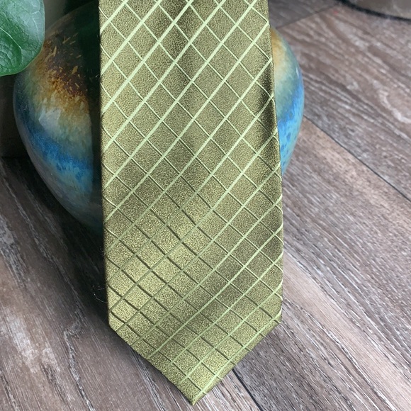Men’s Olive Green Silk Necktie - Picture 2 of 5